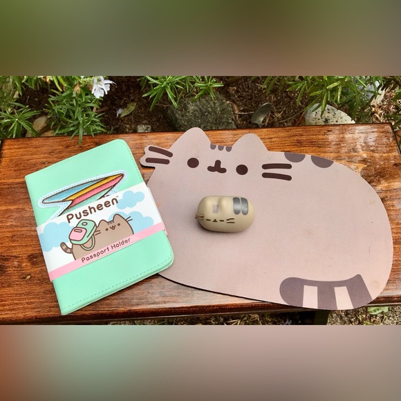 PUSHEEN Cat Preowned Mousepad New Passport Wallet Vinyl Figure Subscription Box - Picture 2 of 9